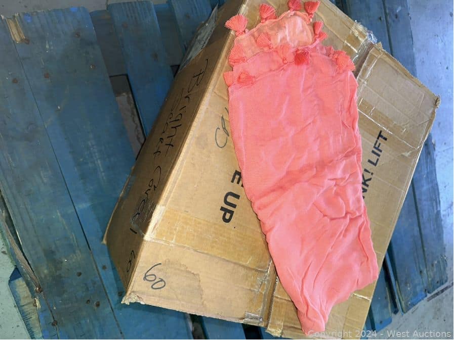 58-avon-mark-coral-ombre-tassel-scarf-mkmva21k