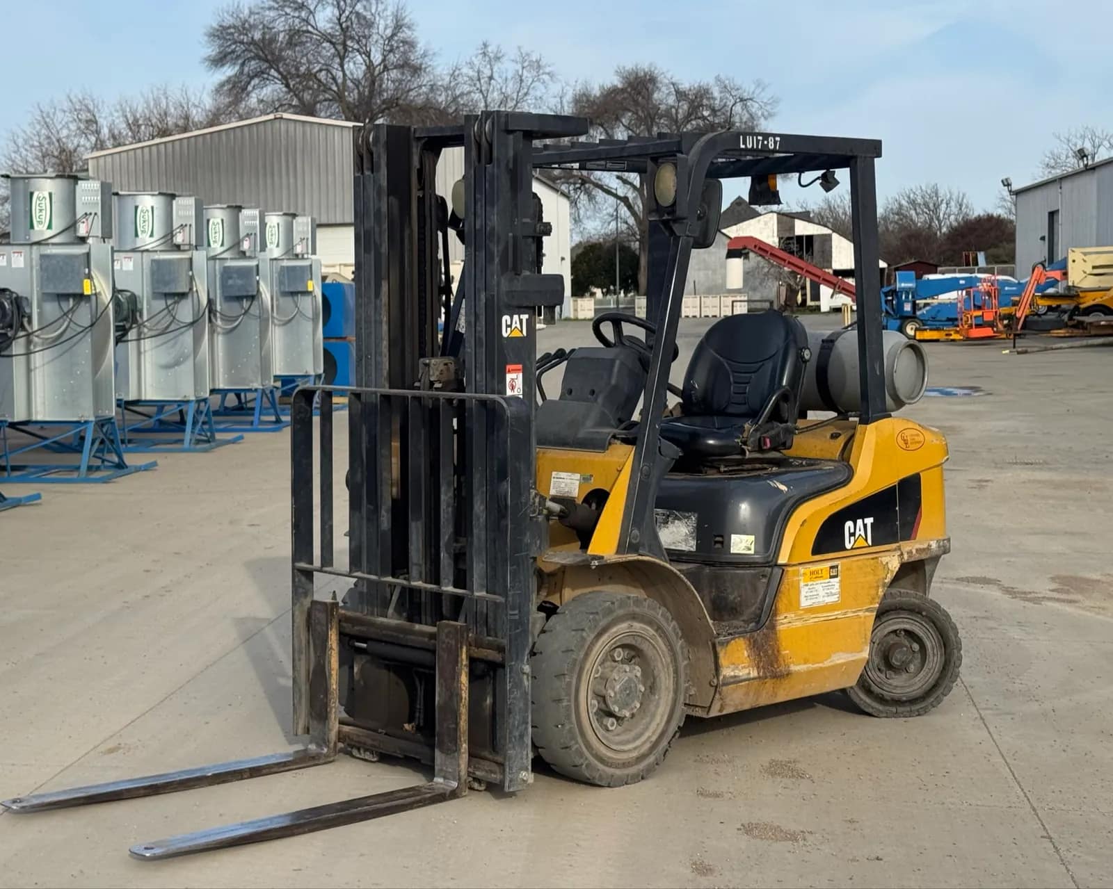 2015-cat-2p5000-5000-lb-capacity-propane-forklift-mlhh9dza
