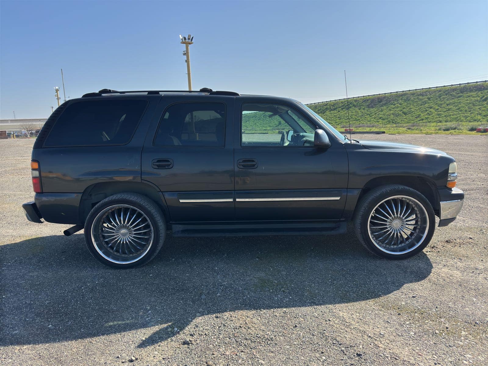 2004 Chevrolet Tahoe, photo 4 of 74