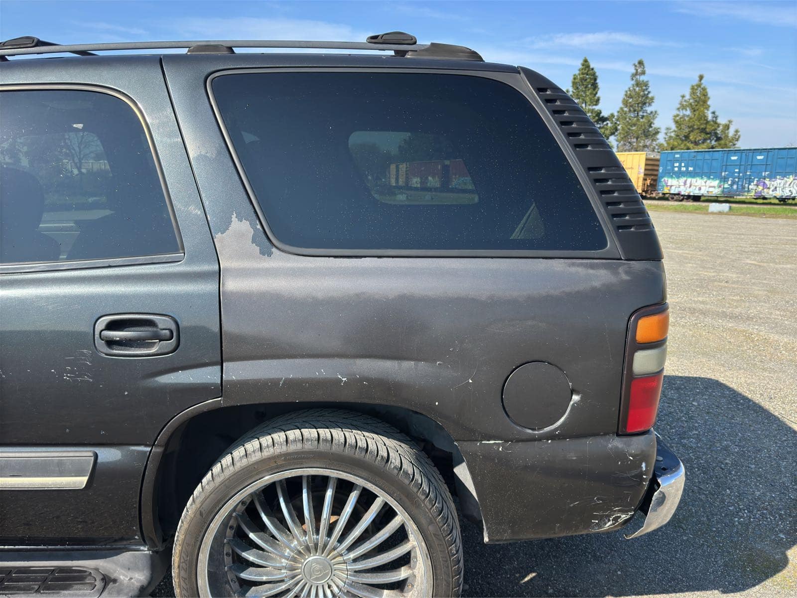2004 Chevrolet Tahoe, photo 28 of 74