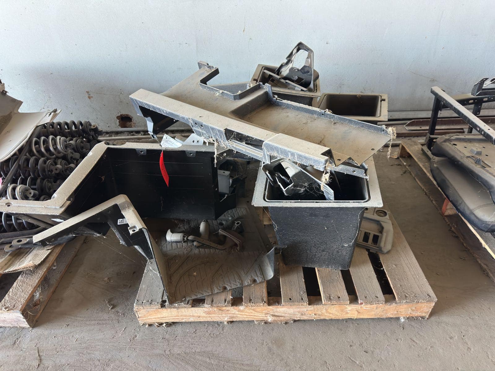 contents-of-pallet-bulk-lot-of-assorted-polaris-parts-64dae0