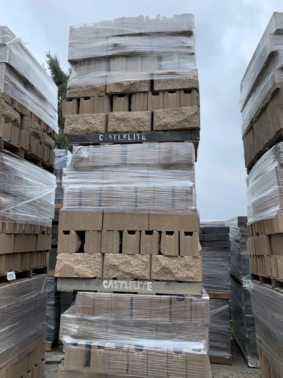 3-pallets-of-6x8x16-split-face-one-side-fence-block-tan-db8ffd