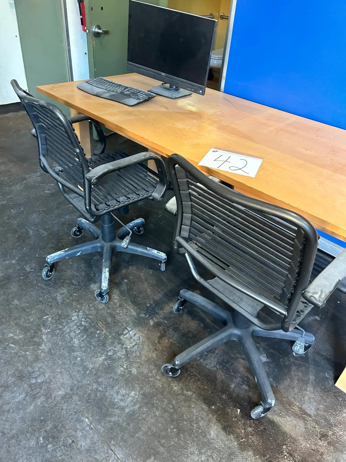 office-desk-and-2-chairs-mnjigzi1