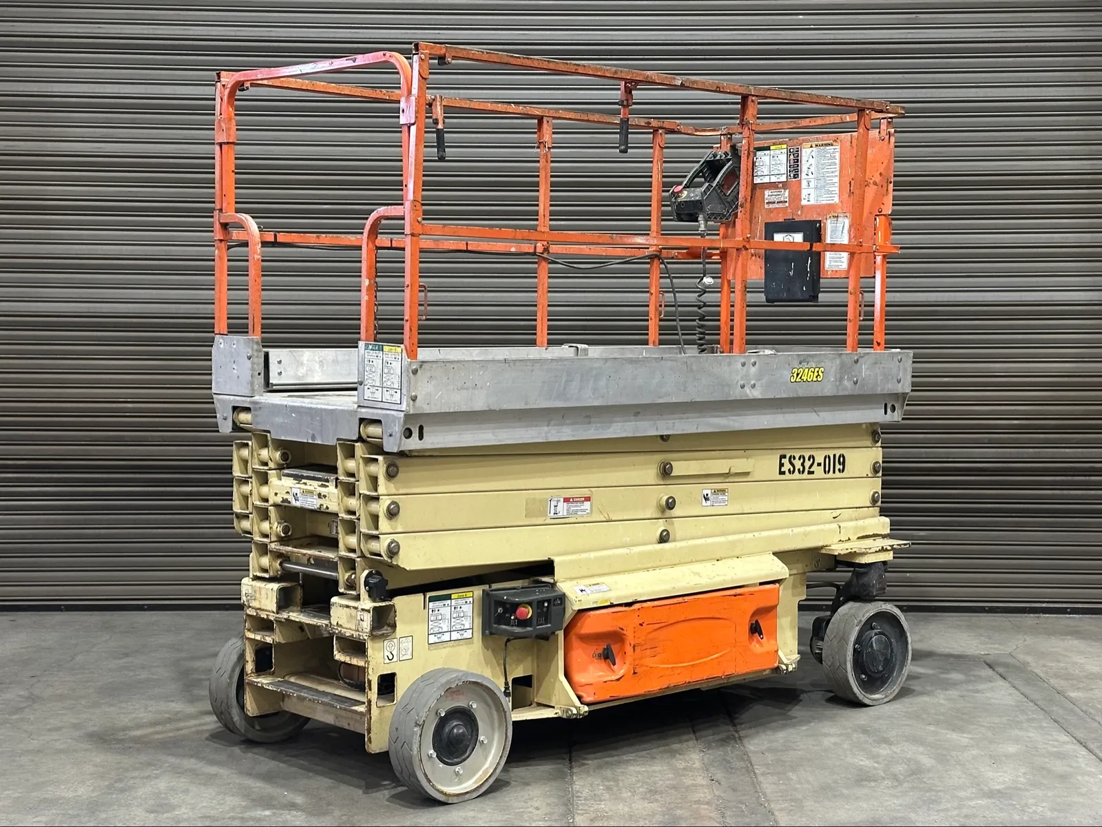 jlg-3246es-electric-scissor-lift-32-max-lift-height-mncl3avb