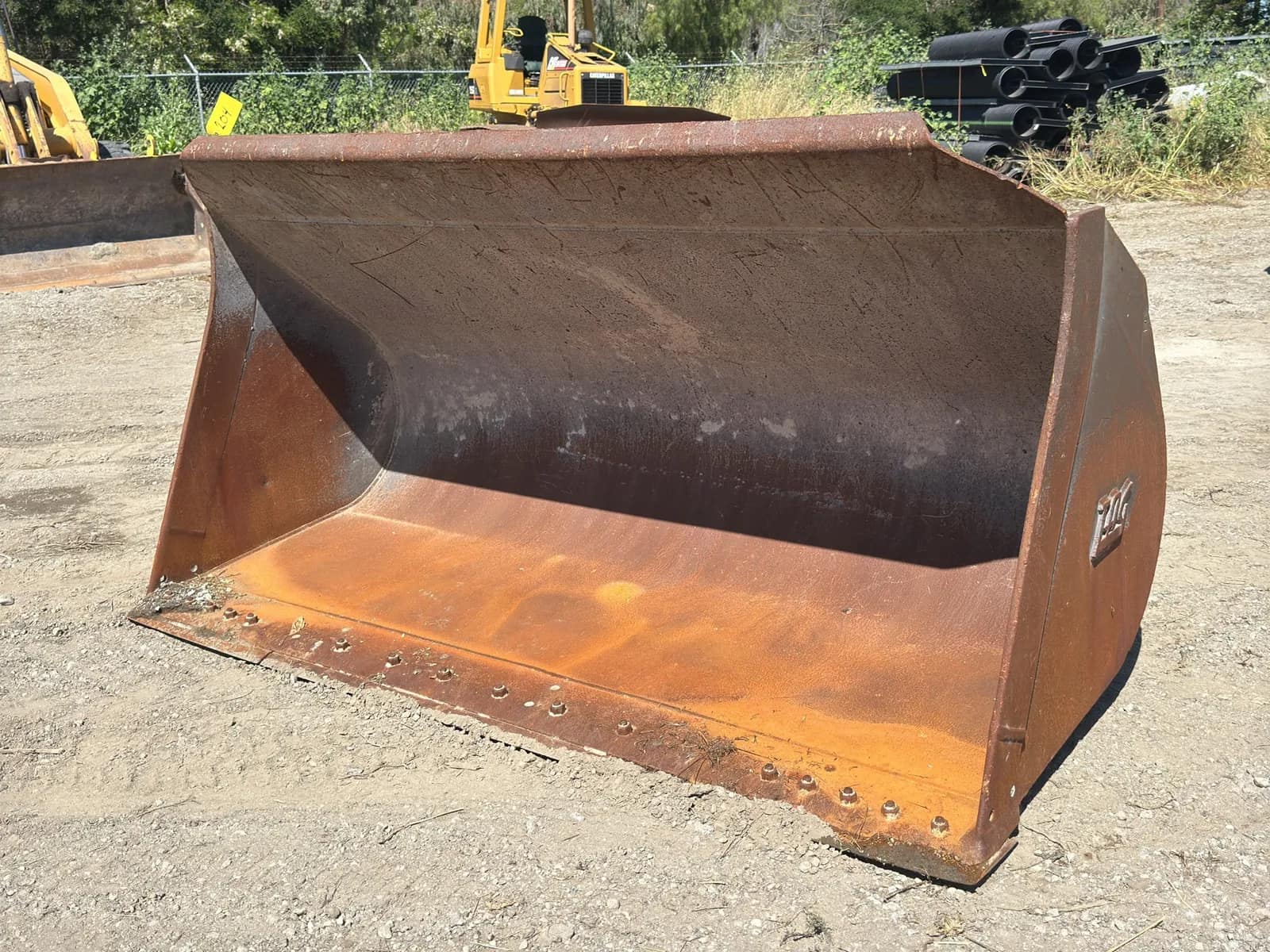 8-tag-loader-bucket-mo3eud4q