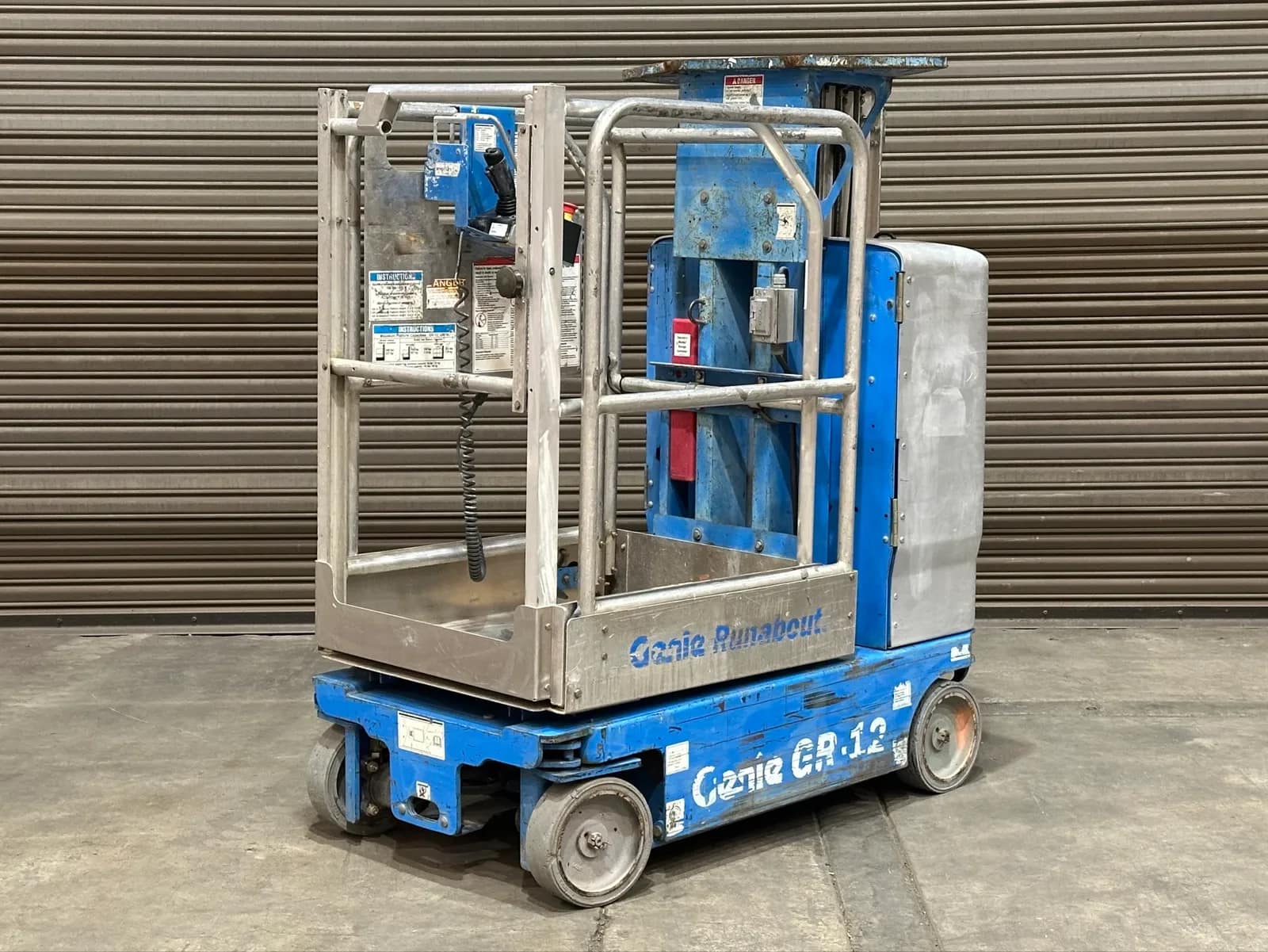 2014-genie-gr-12-vertical-mast-lift-mnlu5vmu