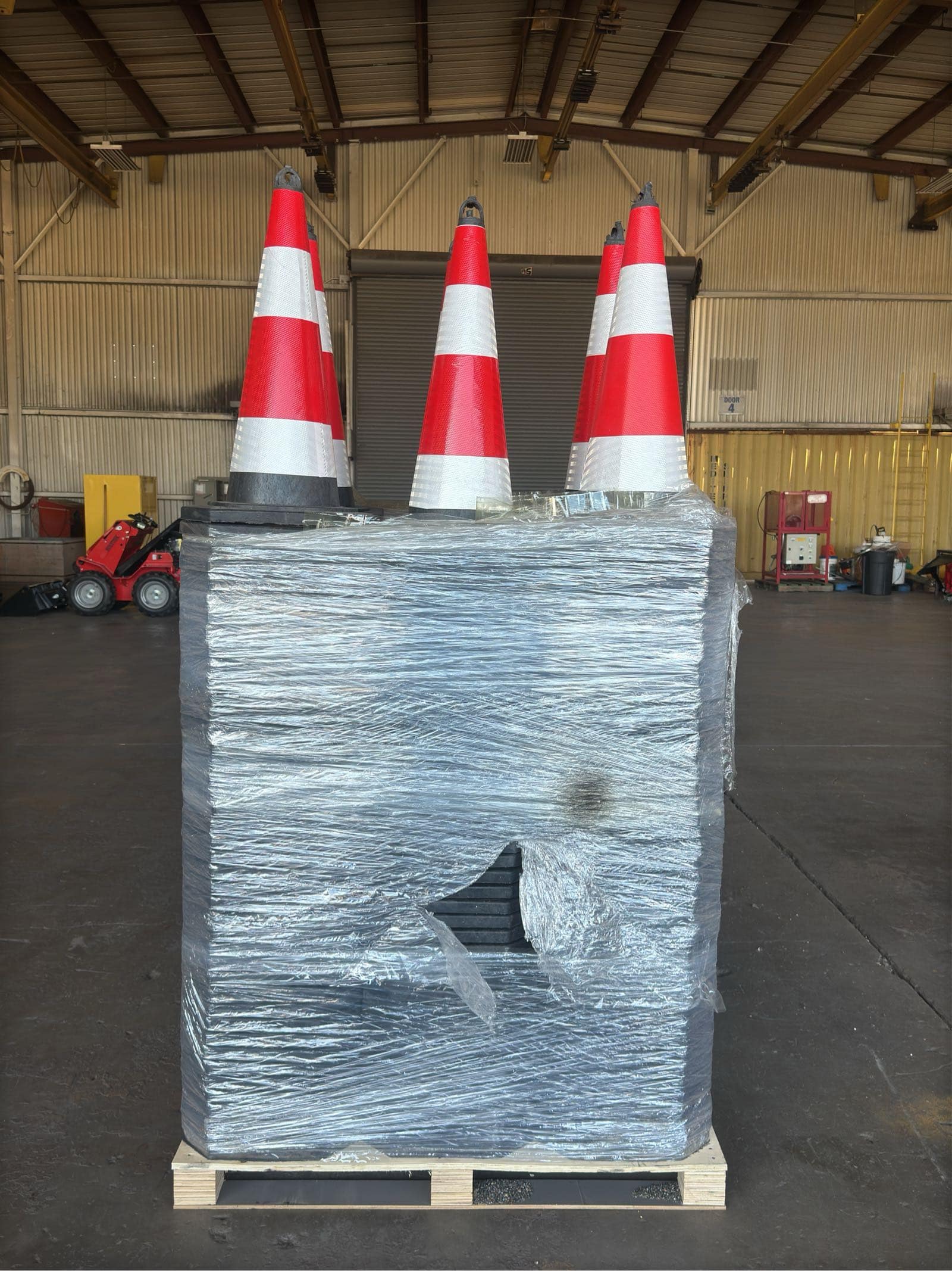 250-sdlanch-irstc-28-reflective-safety-traffic-cones-unused-mnrxgq5z
