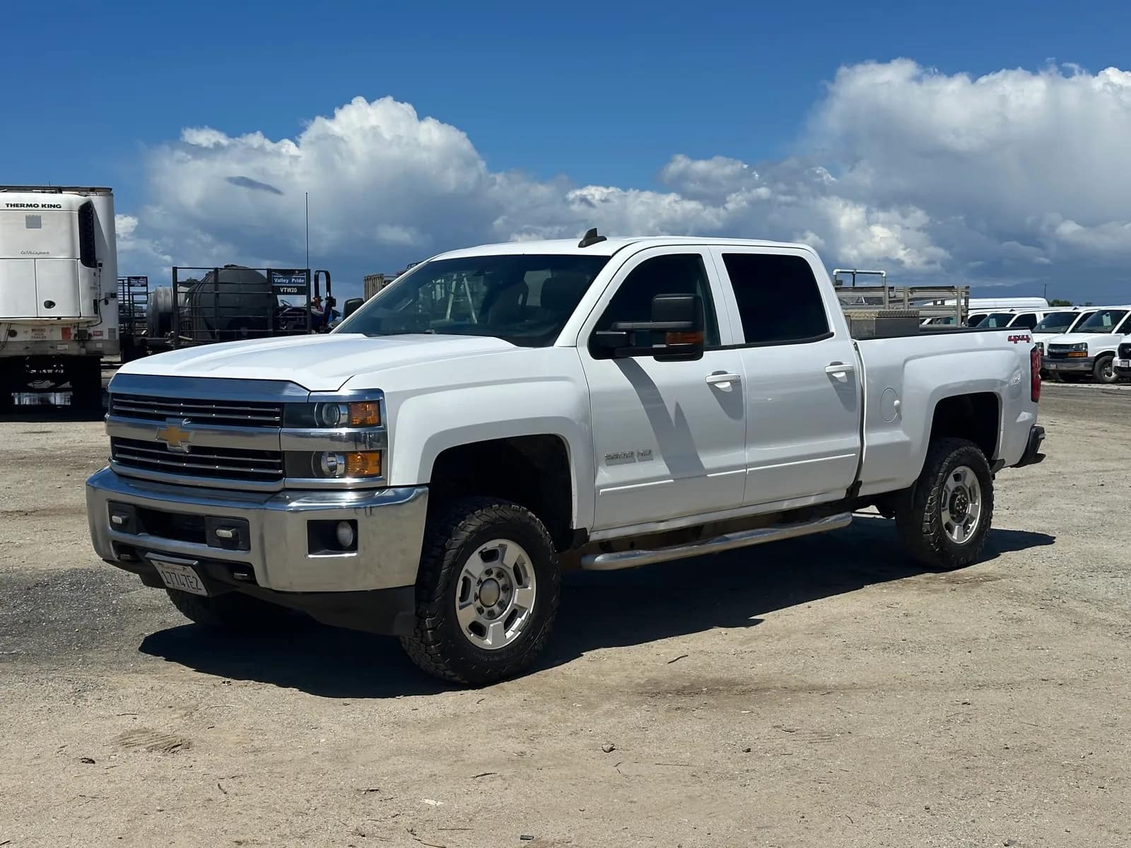 2017-chevrolet-silverado-2500hd-crew-cab-4x4-pickup-mp4bwil8