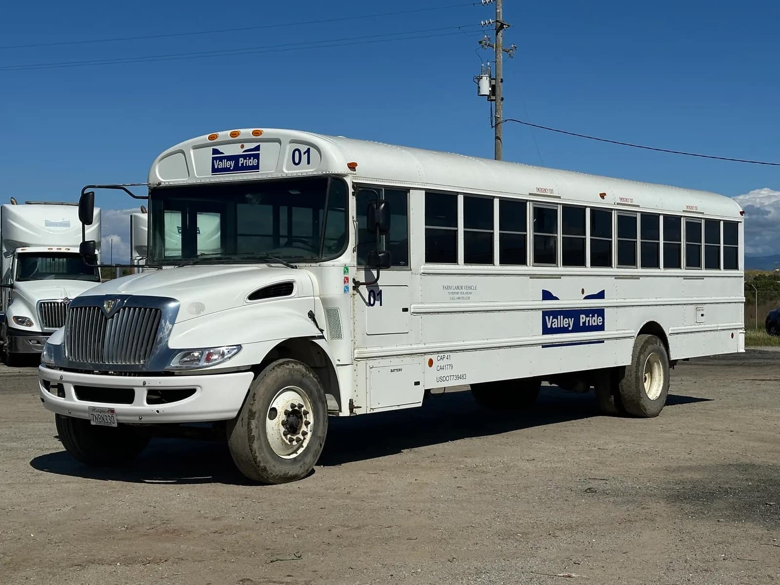 2016-international-41-person-bus-mon8kwea