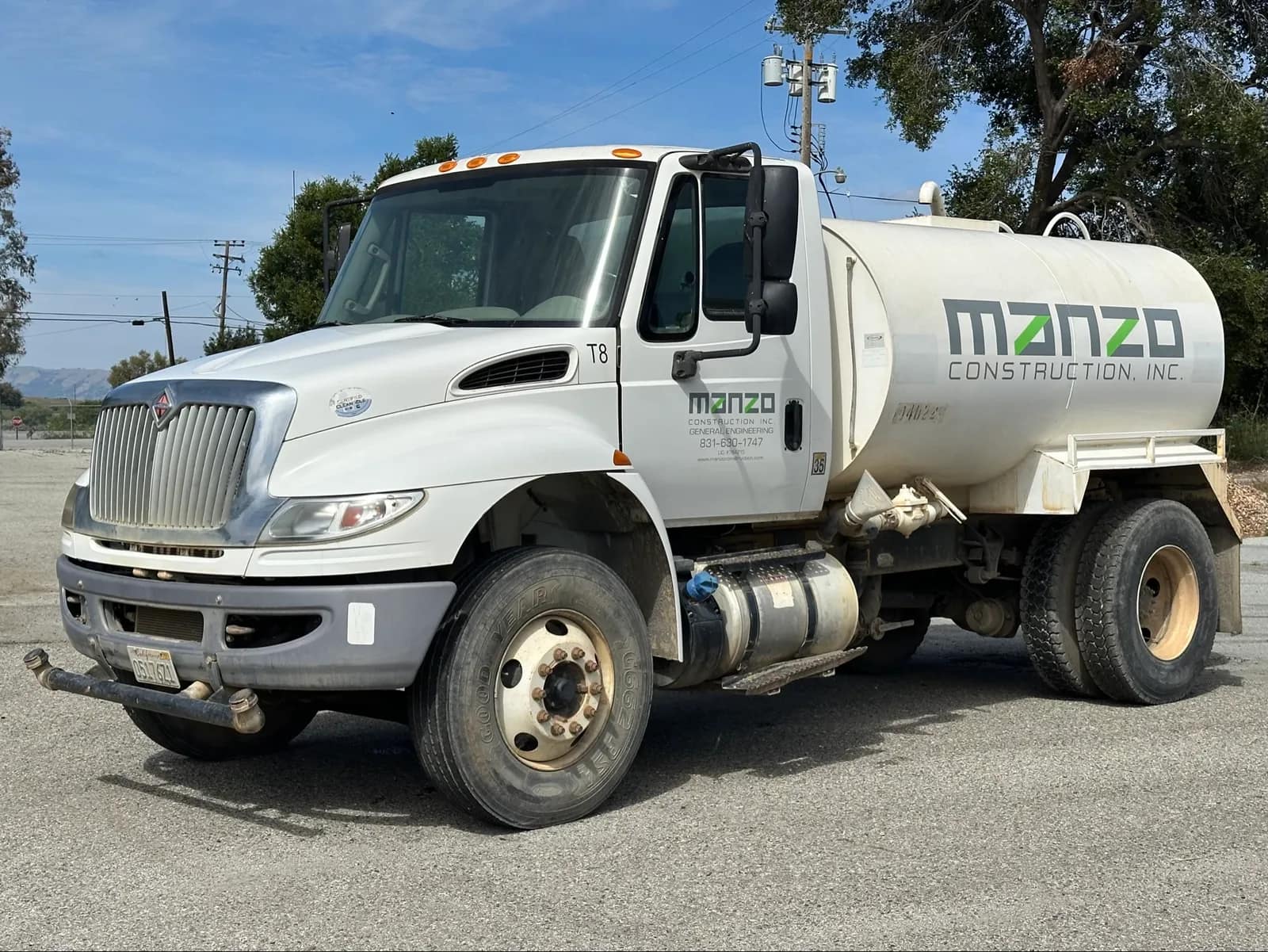 2015-international-durastar-4300-2000-gallon-water-truck-mo27x6c2