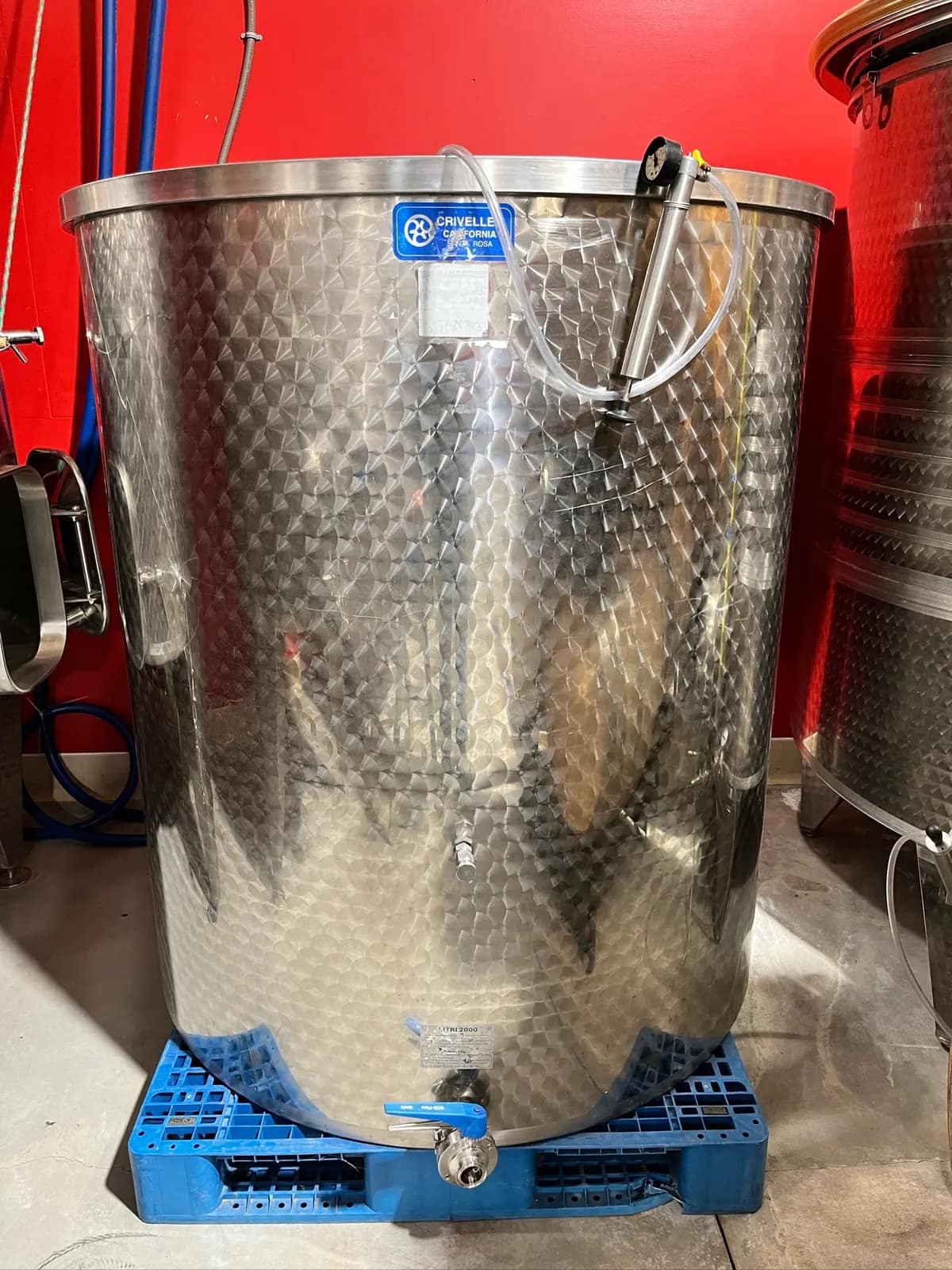 wine-tank-2000l-variable-capacity-floating-lid-b11e09