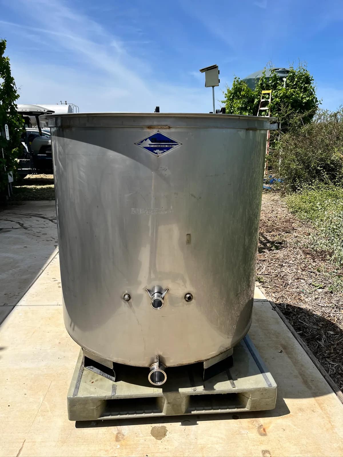 wine-tank-15-ton-open-top-beer-can-forklift-slots-modg7dni