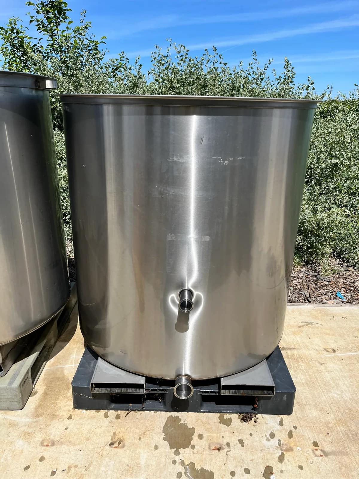 wine-tank-15-ton-open-top-beer-can-forklift-slots-111-1777067750633-modg9815