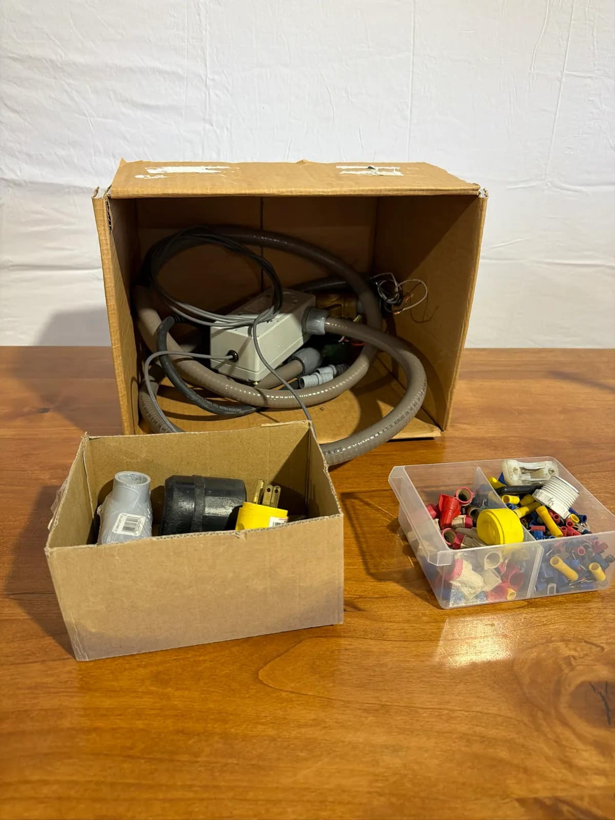 mixed-electrical-components-lot-cables-connectors-fittings-accessories-moep46jc