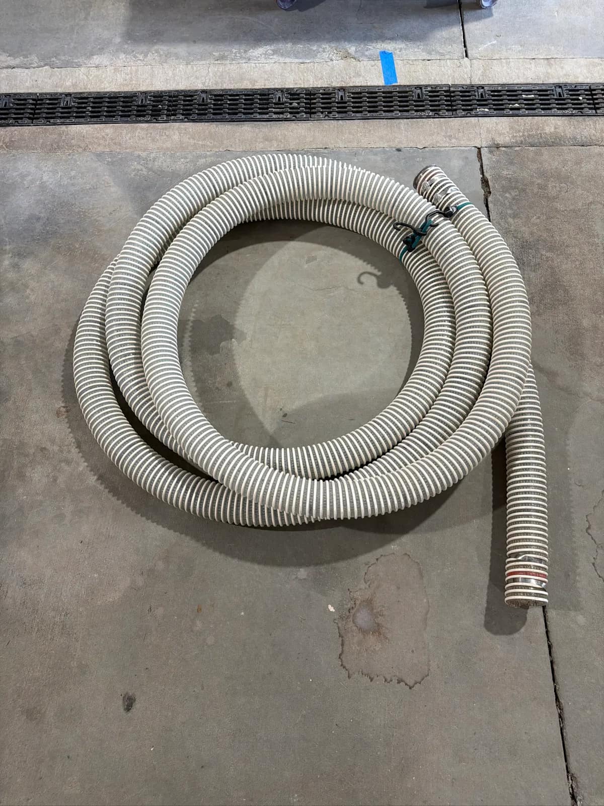 flexible-must-transfer-hose-3-diameter-x-25-feet-long-3-tri-clamp-fitting-on-one-end-mogfqe5b