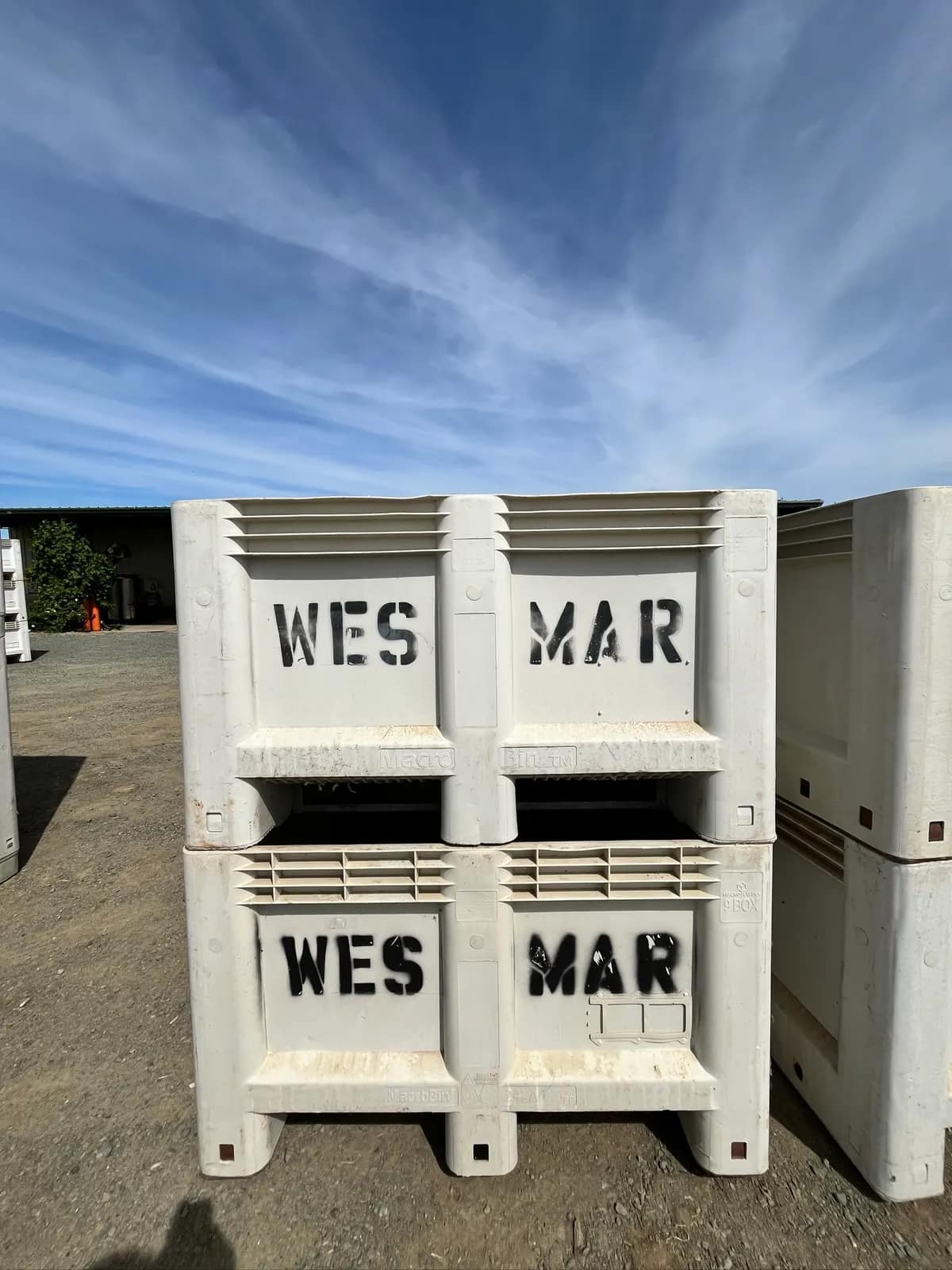 set-of-2-macro-bins-metal-crossbars-lot-1-modl8ycv