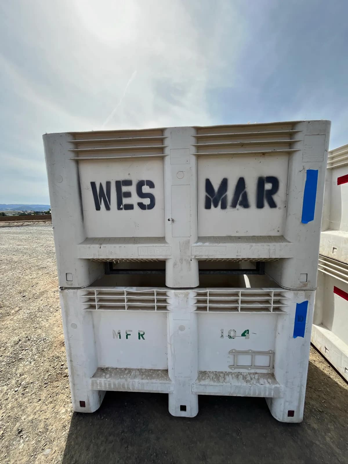 set-of-2-macro-bins-lot-6-moeirhwf