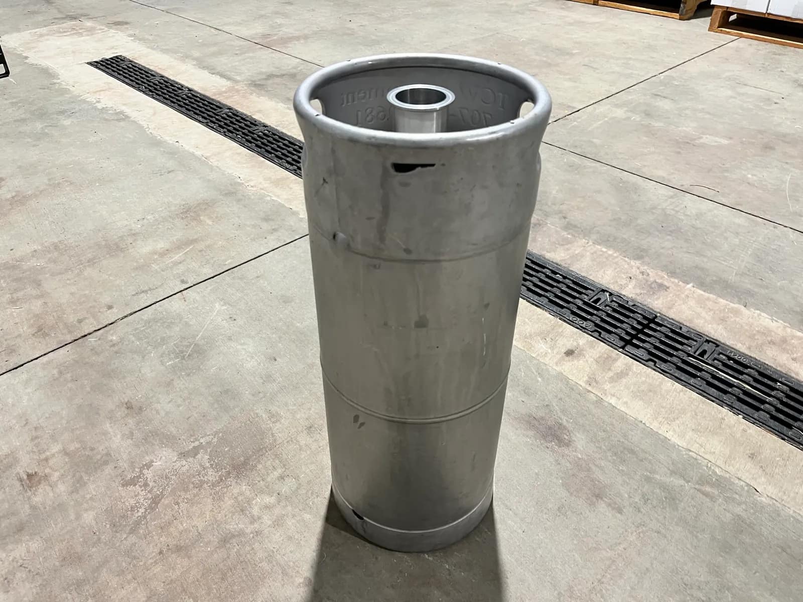 stainless-steel-keg-5-gal-triclover-lot-2-mogf0xc4