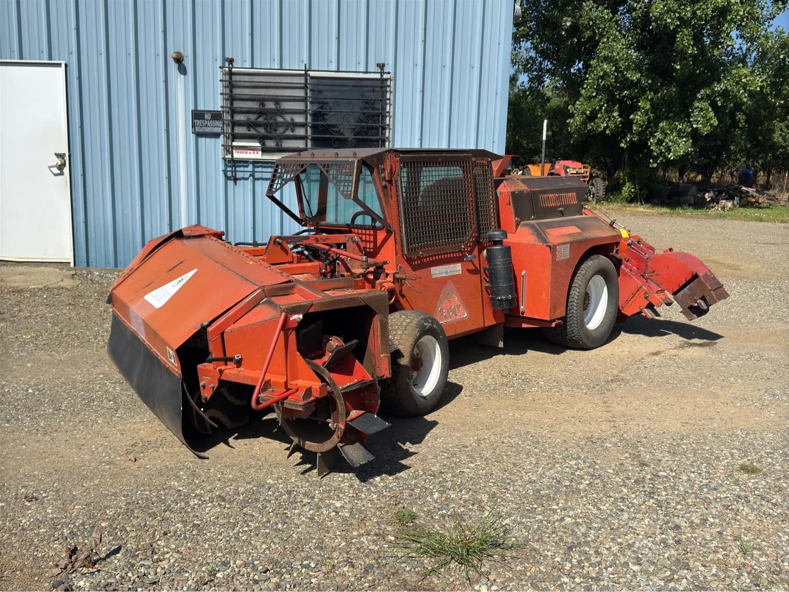 2019-flory-7677-orchard-sweeper-mpq8nqde