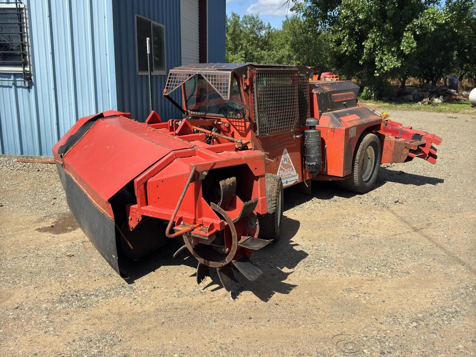 2019-flory-7677-orchard-sweeper-mpq8ofkq