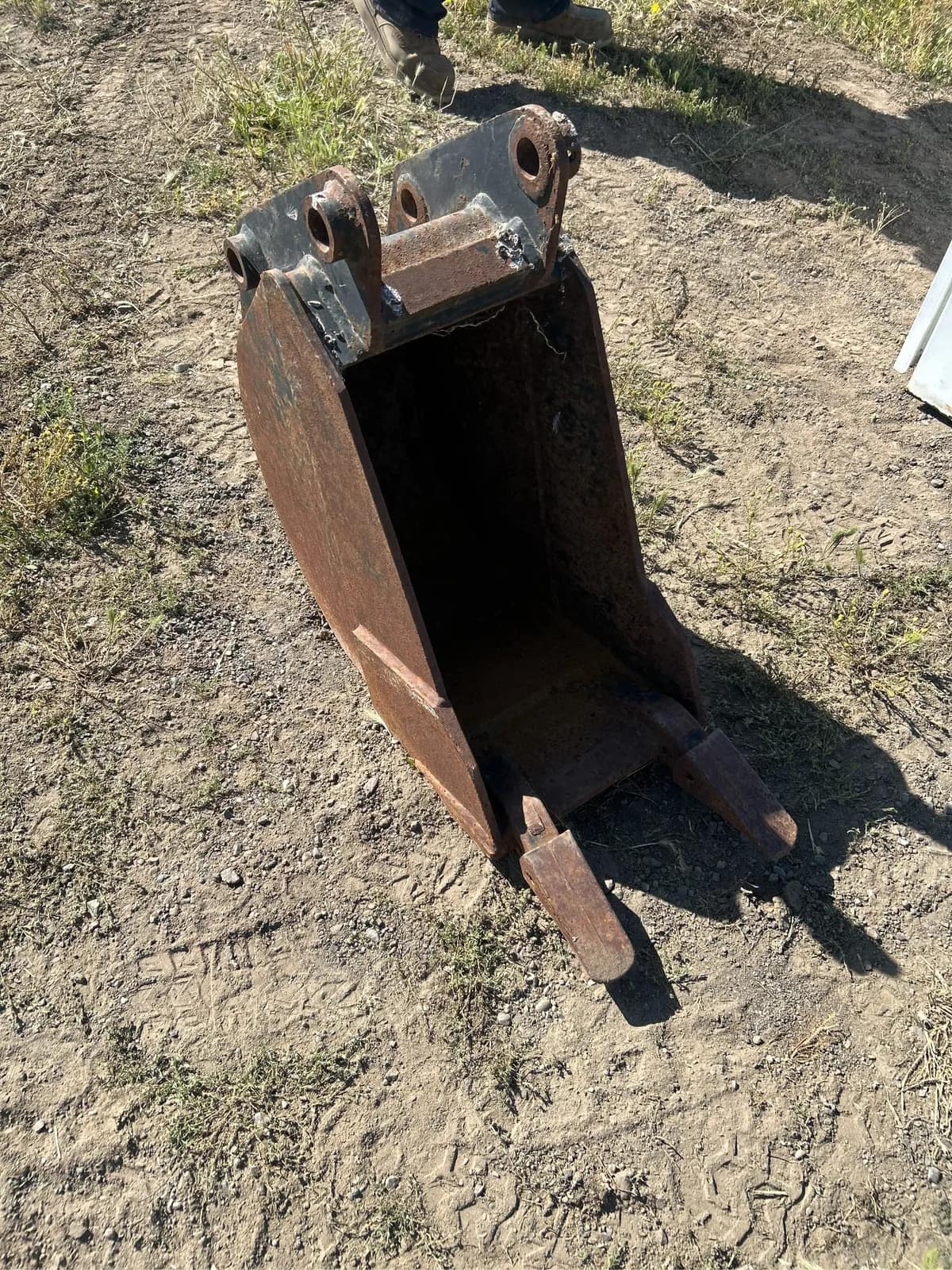 12-jcb-bucket-4a8383