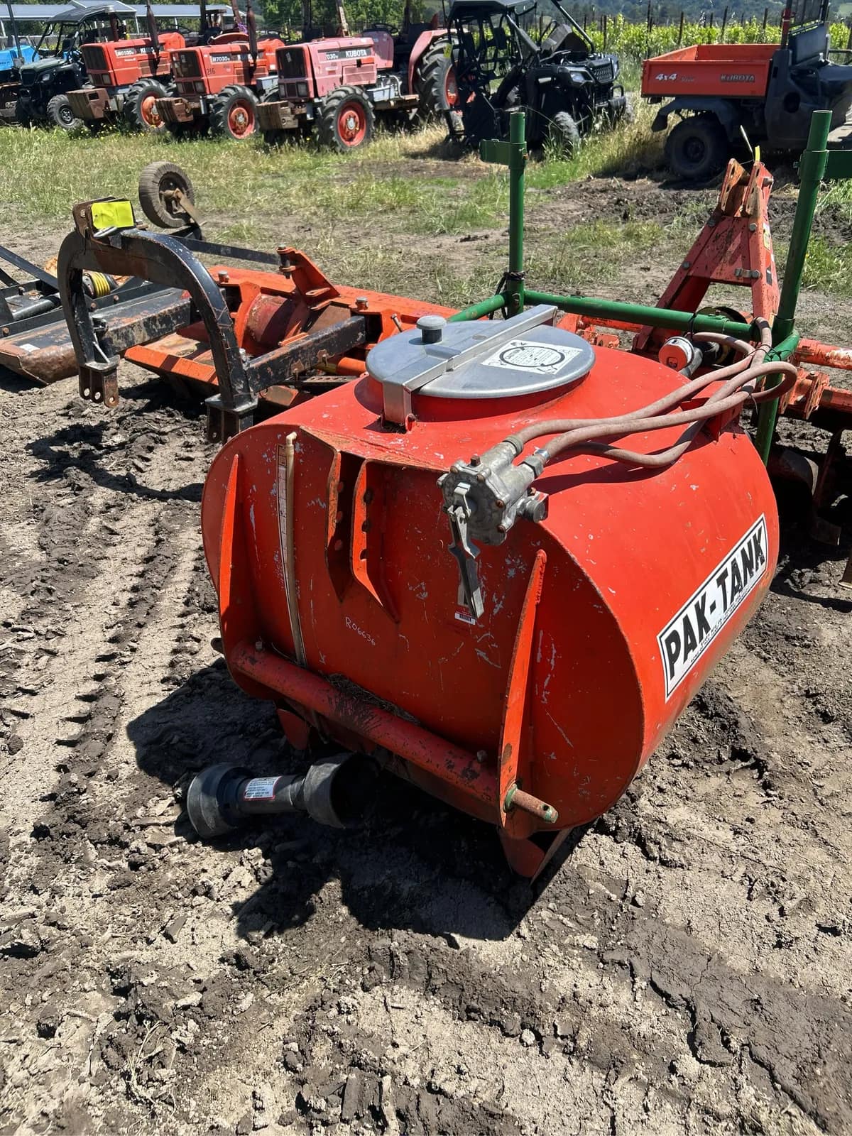 rears-3-point-100-gallon-pak-tank-sprayer-mq5qjnp4