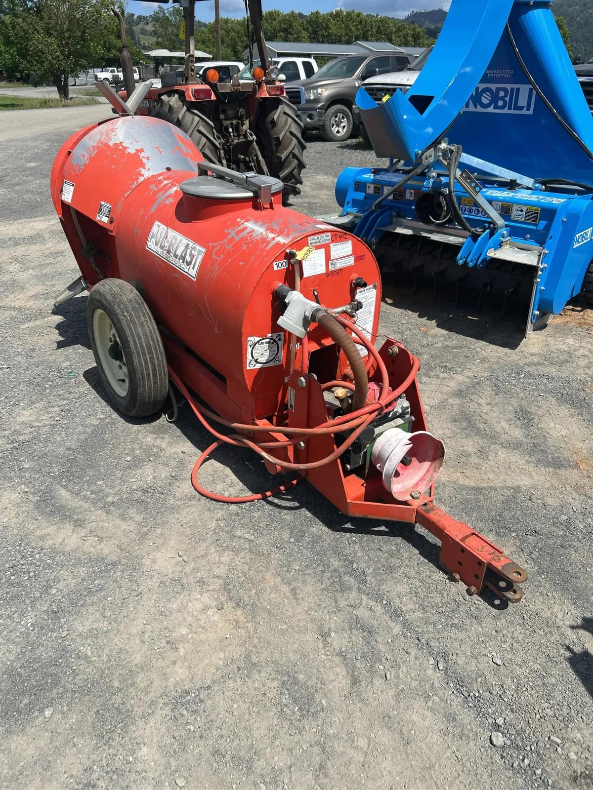 rears-100-gallon-pull-blast-sprayer-mp4f0pyy