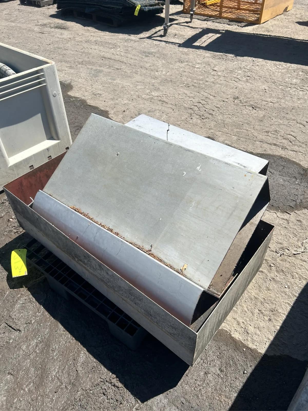 stainless-metal-pieces-f0e51d