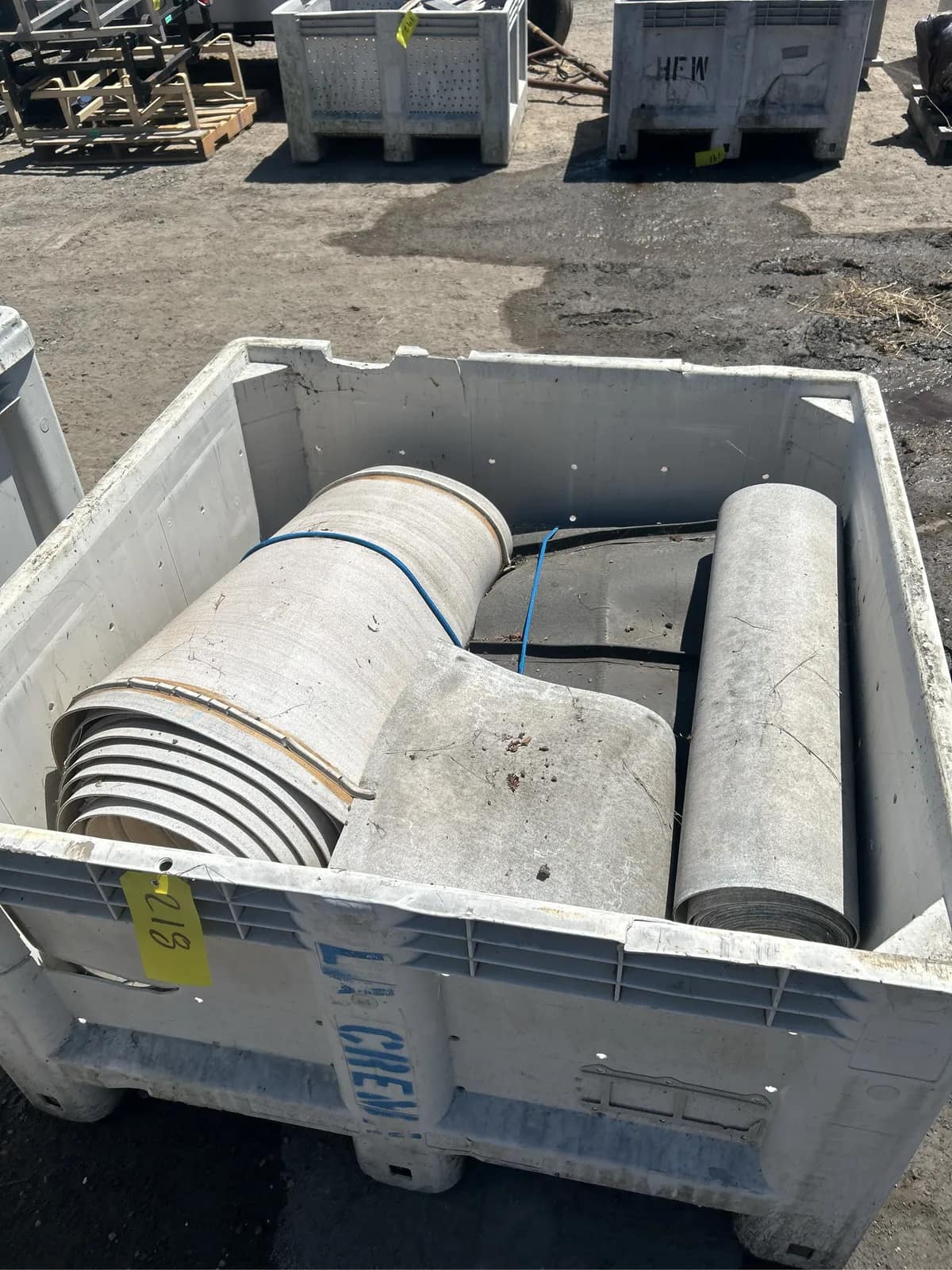 1-2-ton-bin-with-conveyor-belts-61a55f