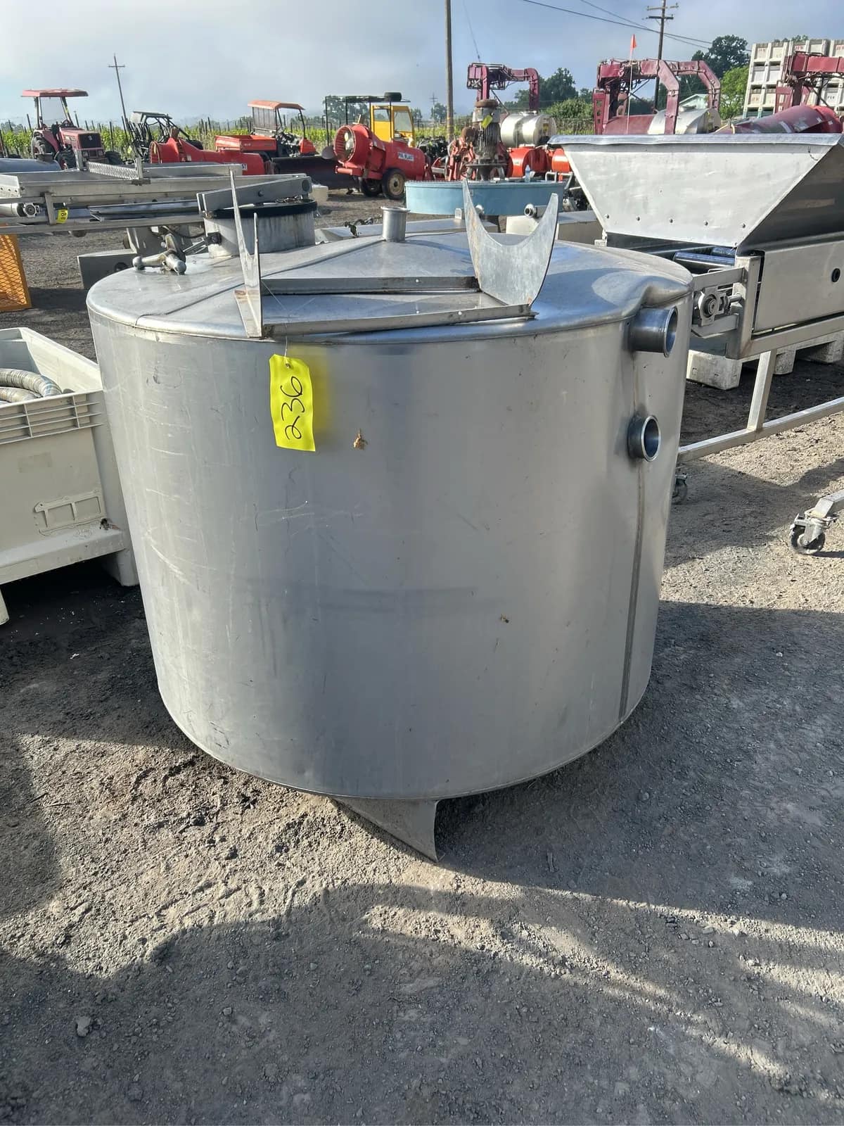 stainless-winery-tank-mpoi2yfs