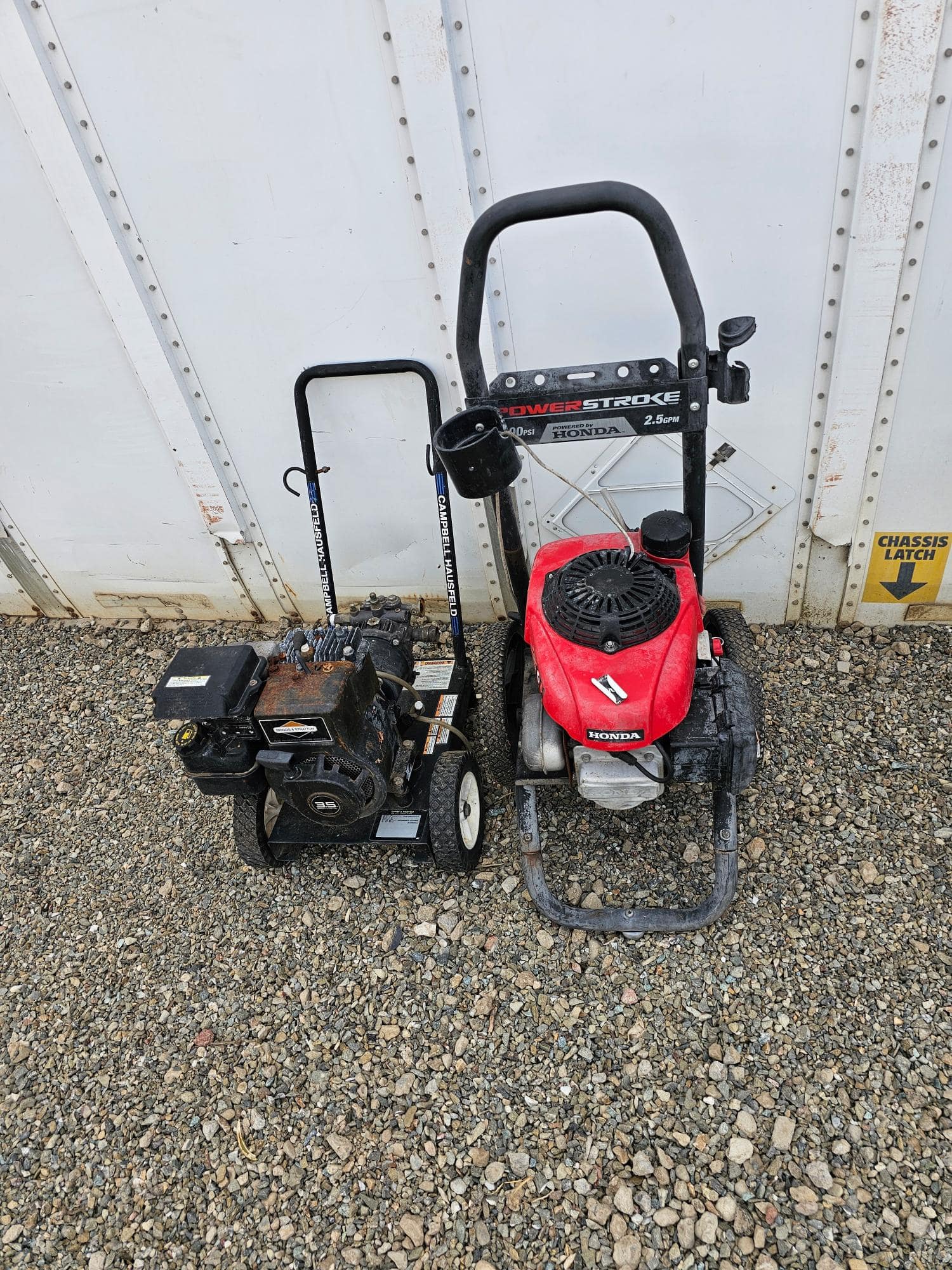 2-pressure-washers-mrwpt5xv