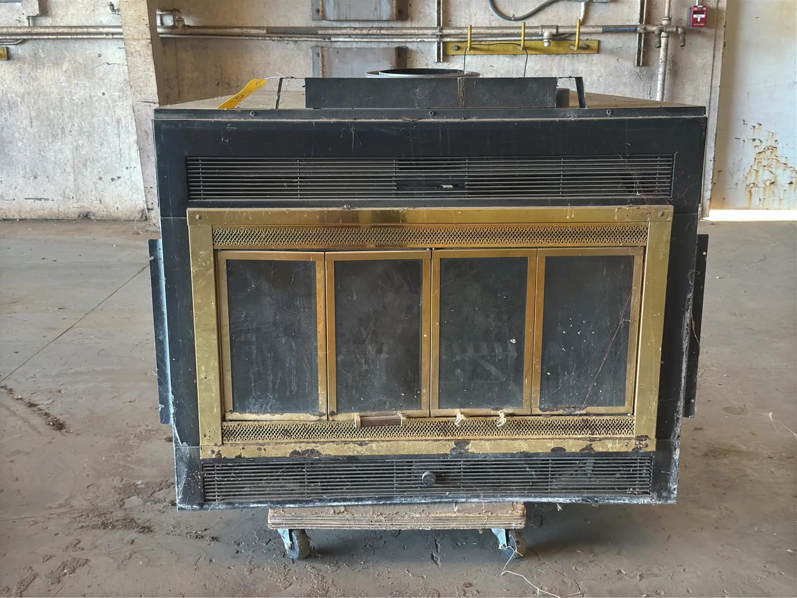 wood-burning-fireplace-insert-mq8wizxn
