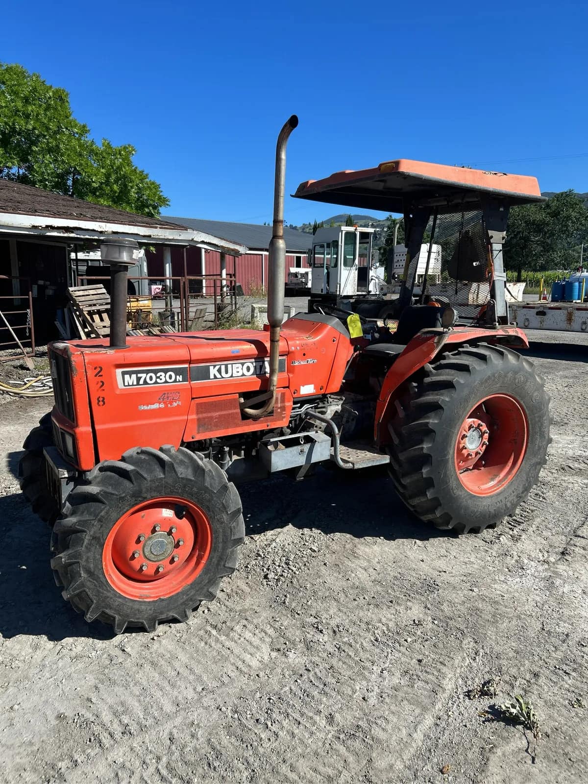 kubota-m7030n-4x4-tractor-mp4flbrq