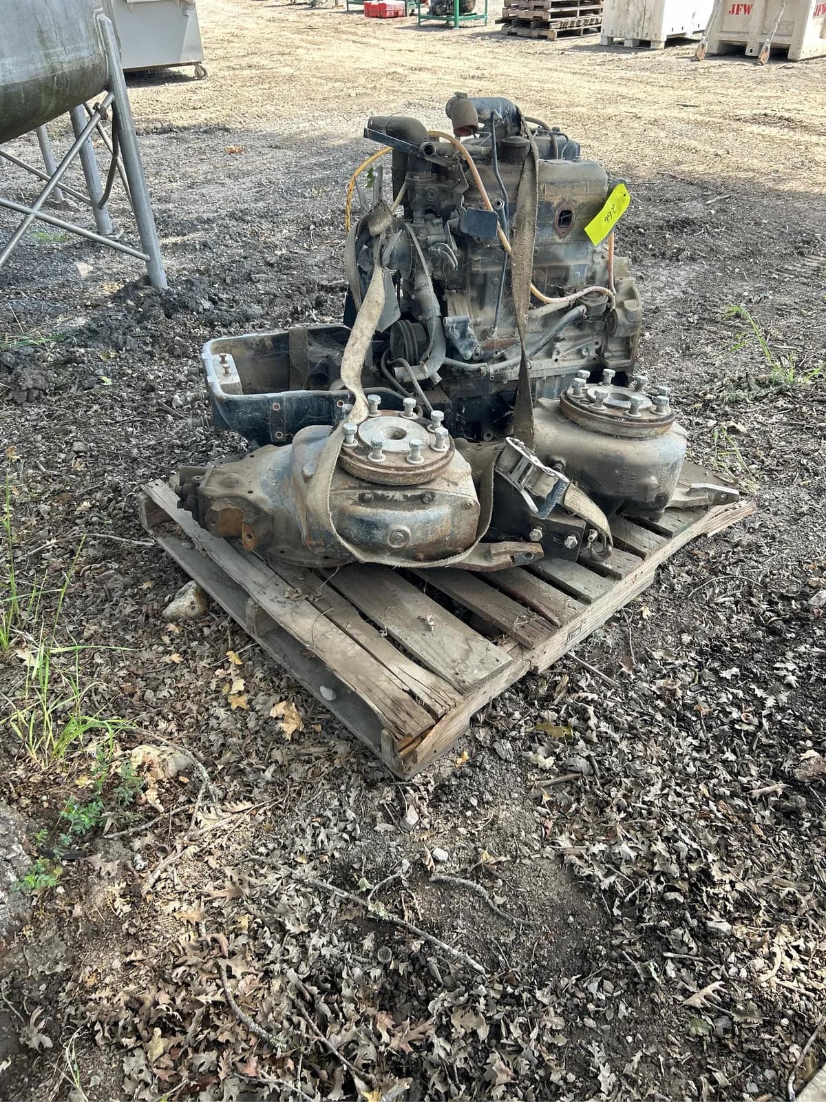pallet-of-assorted-new-holland-tk75v-parts-mpoiqses