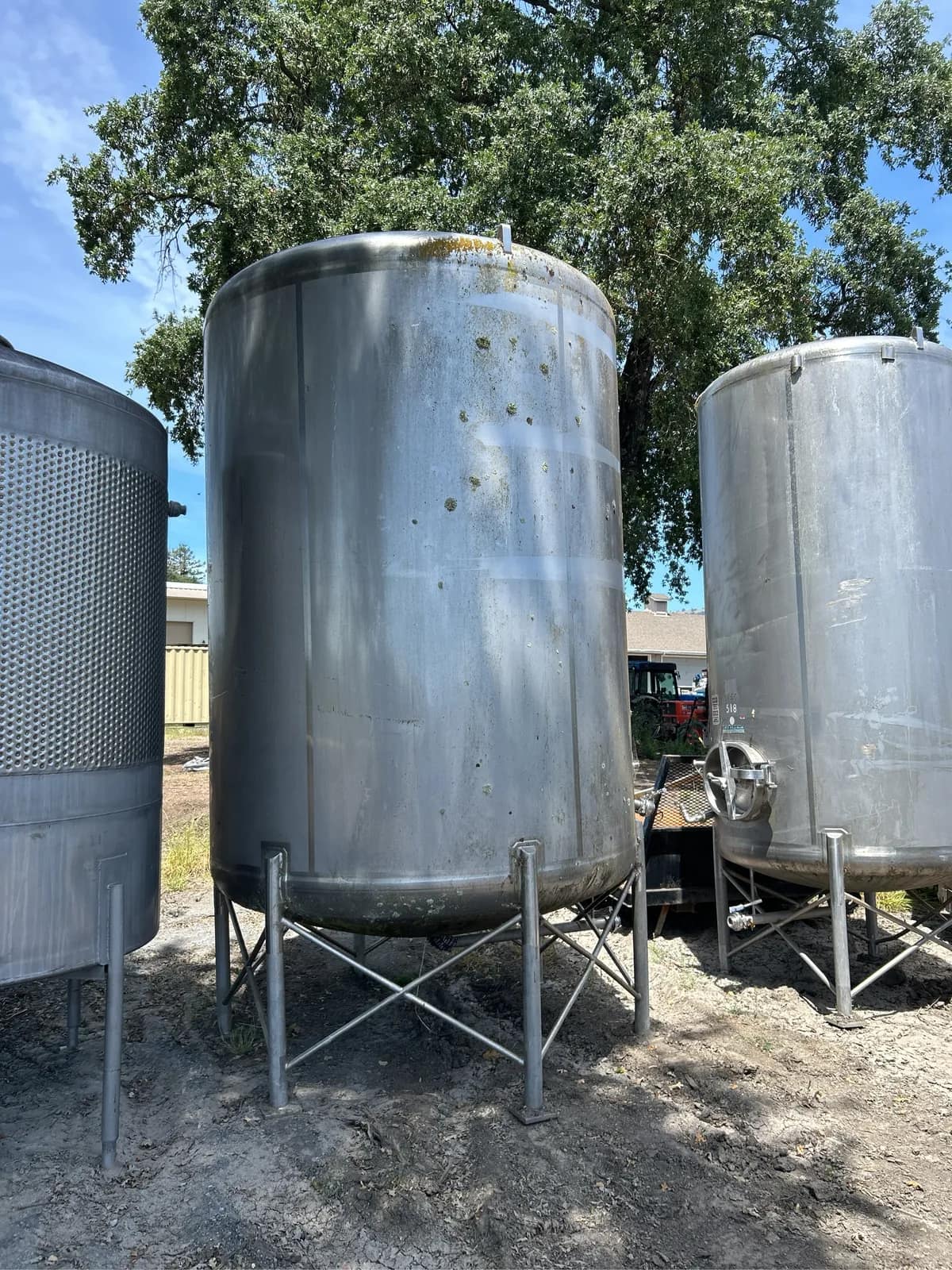 stainless-steel-storage-tank-on-stand-9212b1