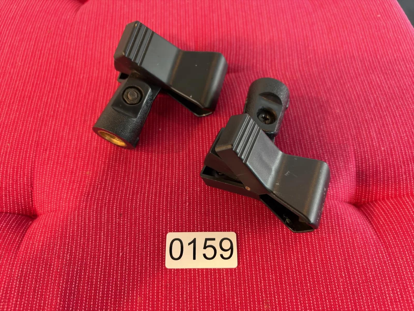 2-matching-mic-clips-mpr3o4zb