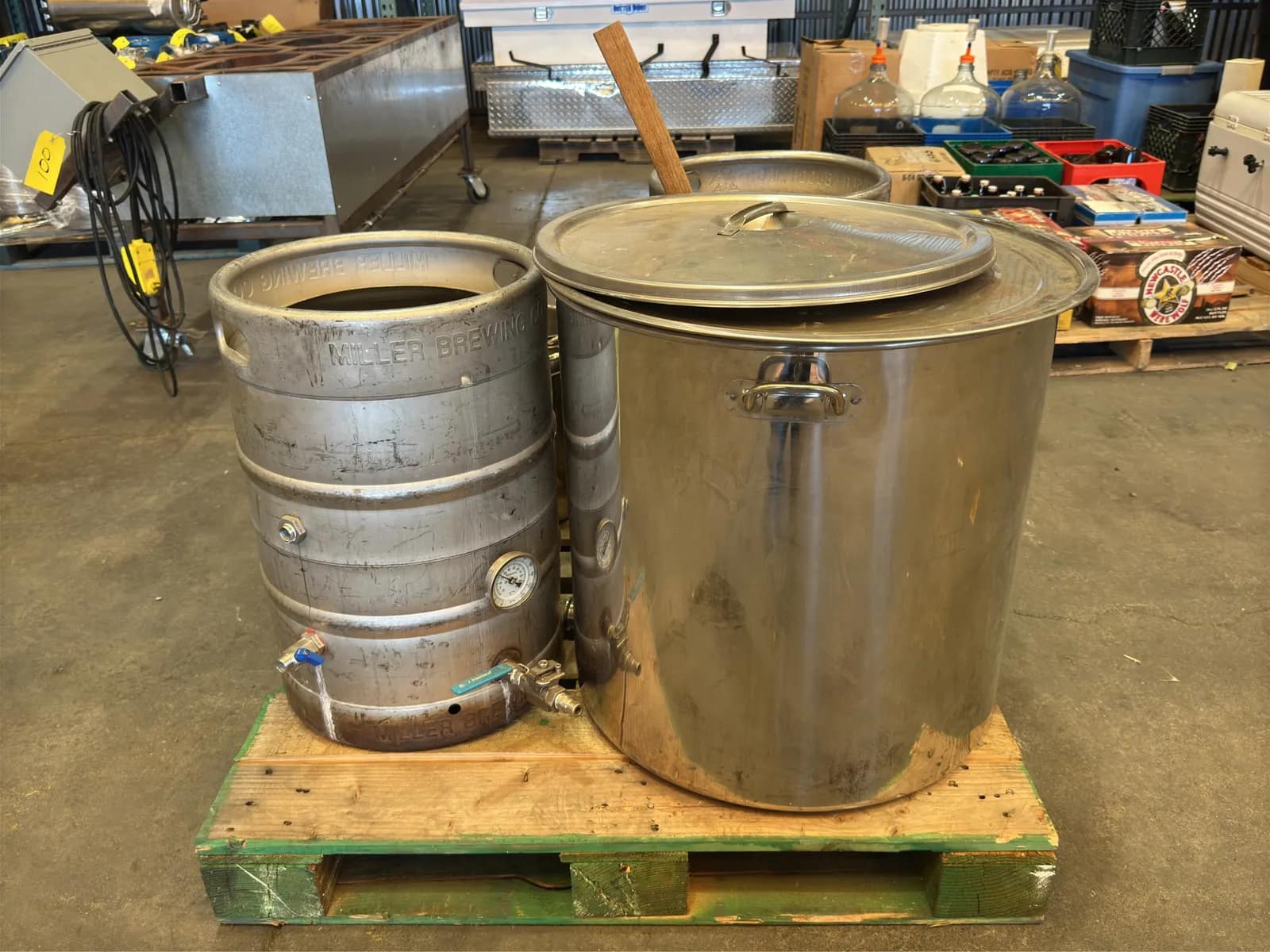 pallet-of-stainless-steel-kitchenware-and-2-altered-beer-kegs-mppsmhve