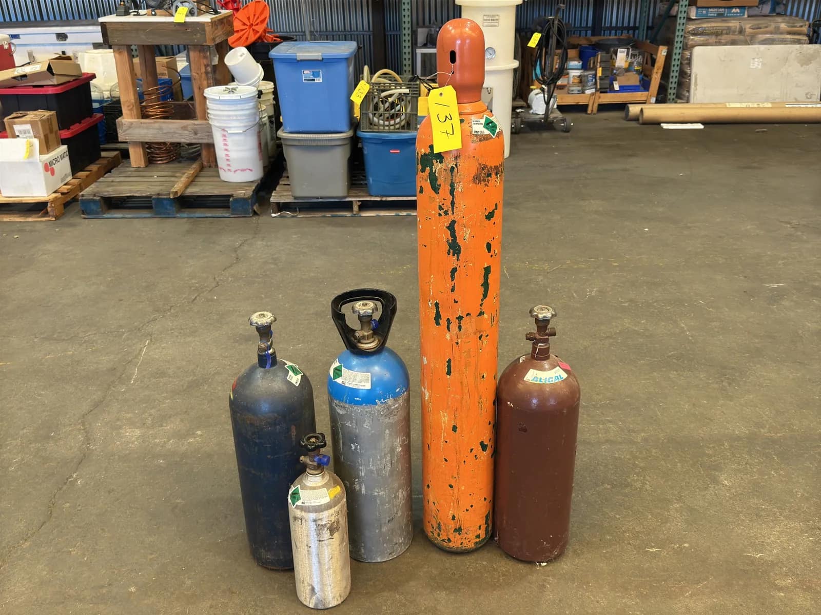 5-assorted-partially-filled-compressed-gas-tanks-mppsmqs6