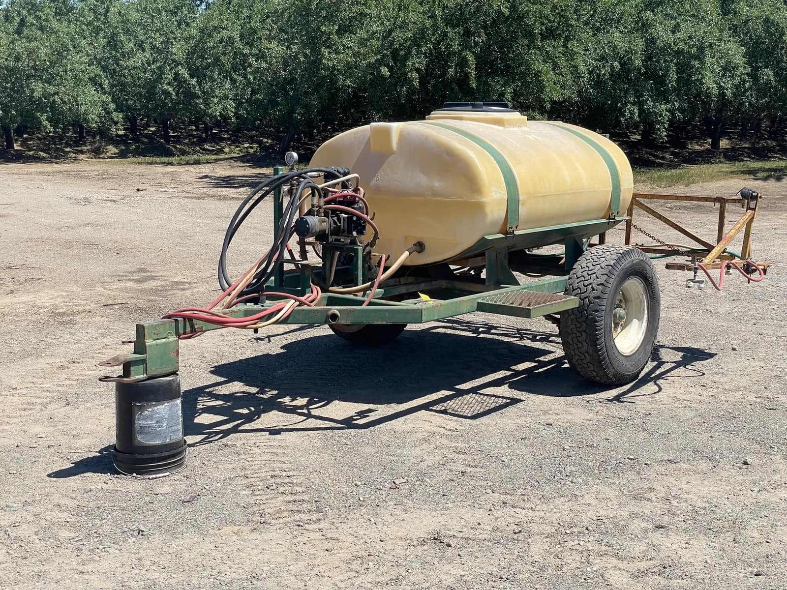 300-gallon-sprayer-trailer-mpq1awrv
