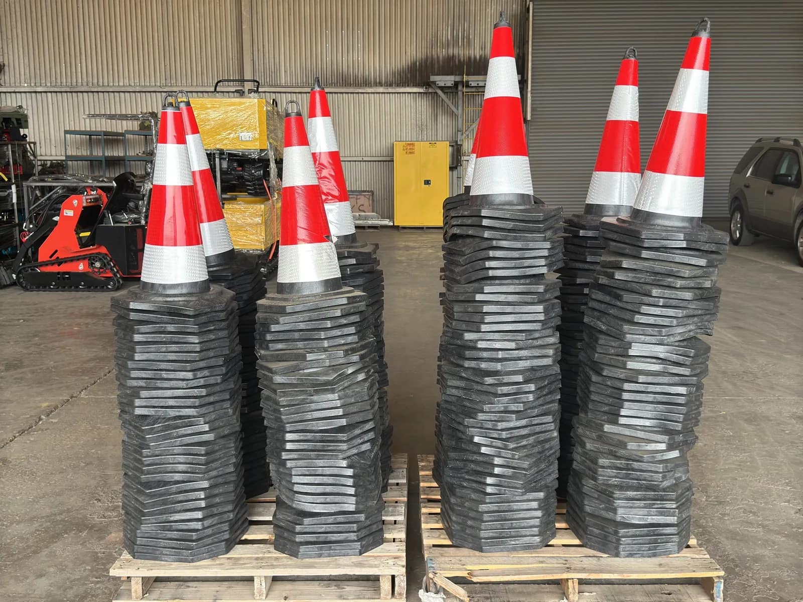 250-sdlanch-irstc-28-reflective-safety-traffic-cones-unused-mprcrhw4