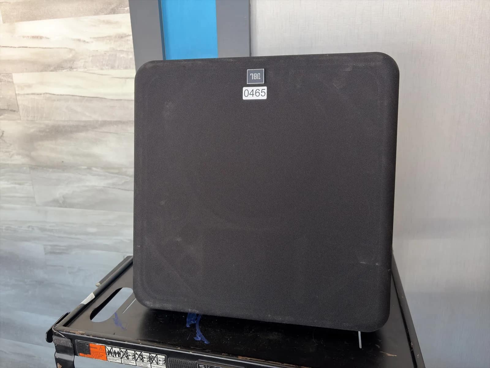 jbl-8340-professional-cinema-surround-speaker-18-x-18-x-11-and-quick-mount-fixed-angle-bracket-mpzocty5