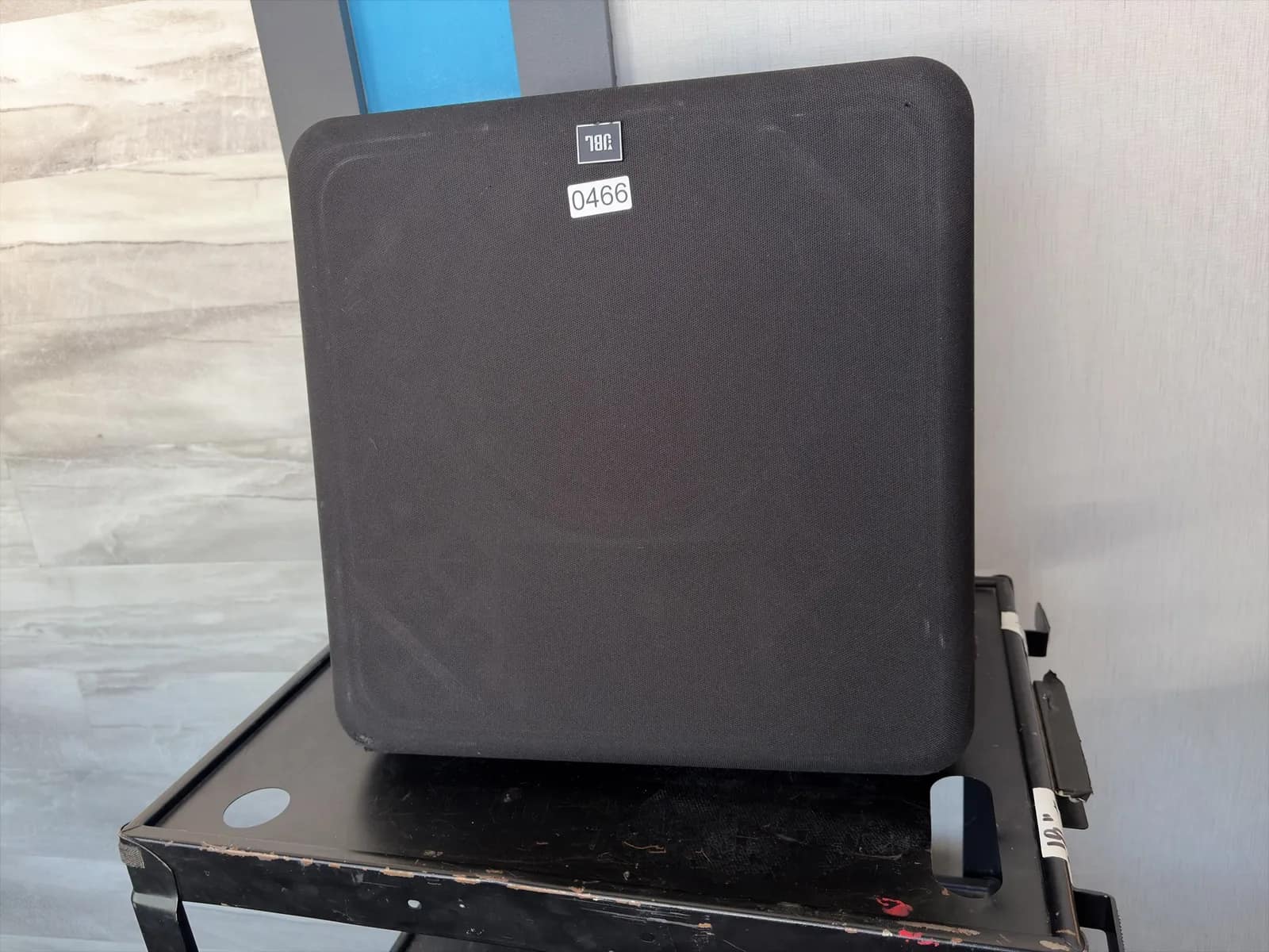 jbl-8340-professional-cinema-surround-speaker-18-x-18-x-11-and-quick-mount-fixed-angle-bracket-mpzocz23