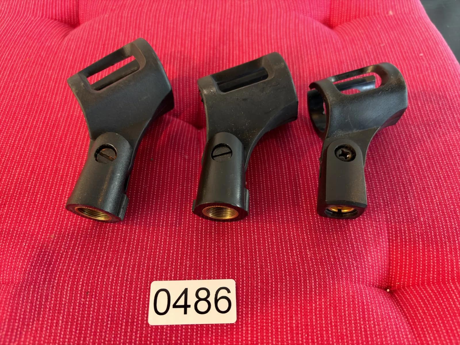 3-mic-clips-mpr6nzl3