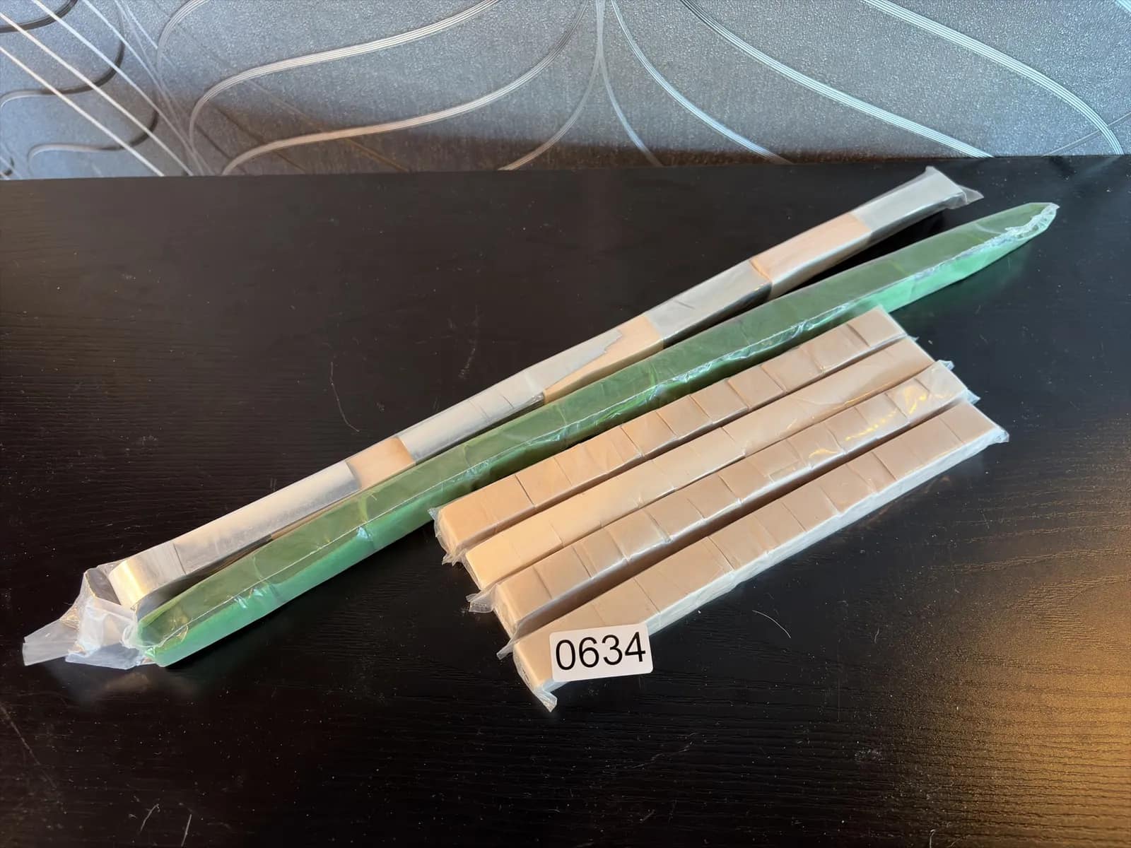 6-handheld-confetti-cannon-confetti-sleeves-silver-green-and-tan-squares-and-rectangles-mpr76bhq