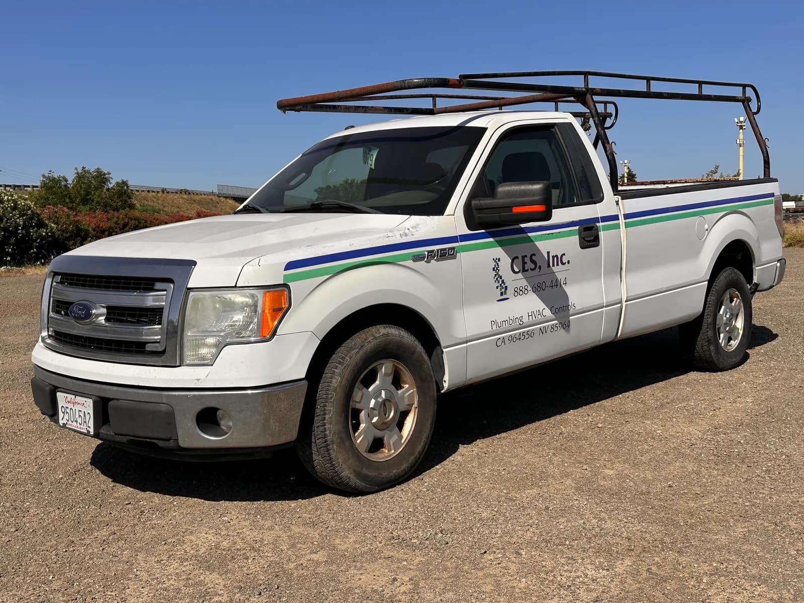 2014-ford-f-150-xlt-pickup-with-lumber-rack-mpvrmoi3