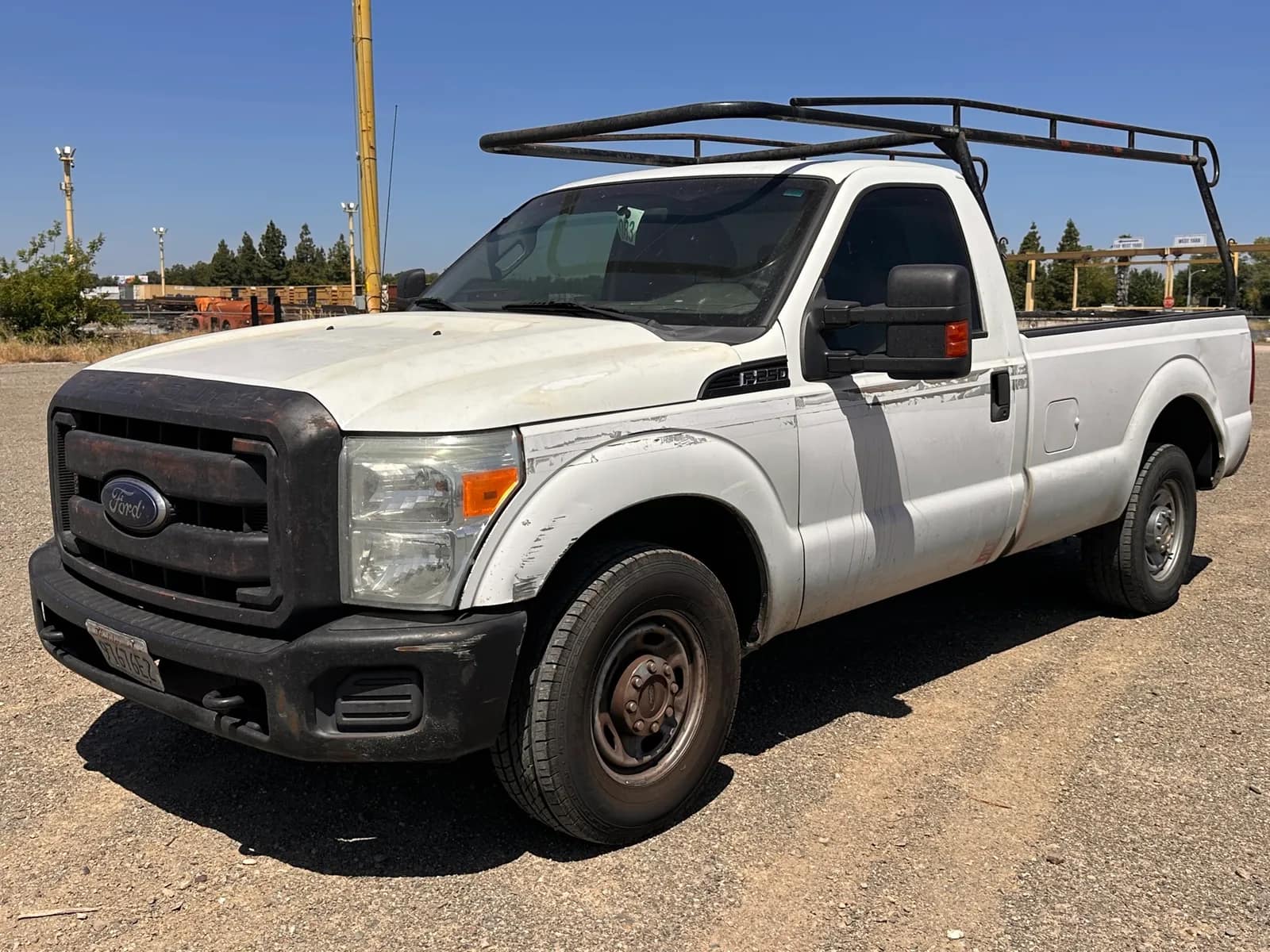 2015-ford-f-250-xl-super-duty-pickup-with-lumber-rack-mpx0zv0l