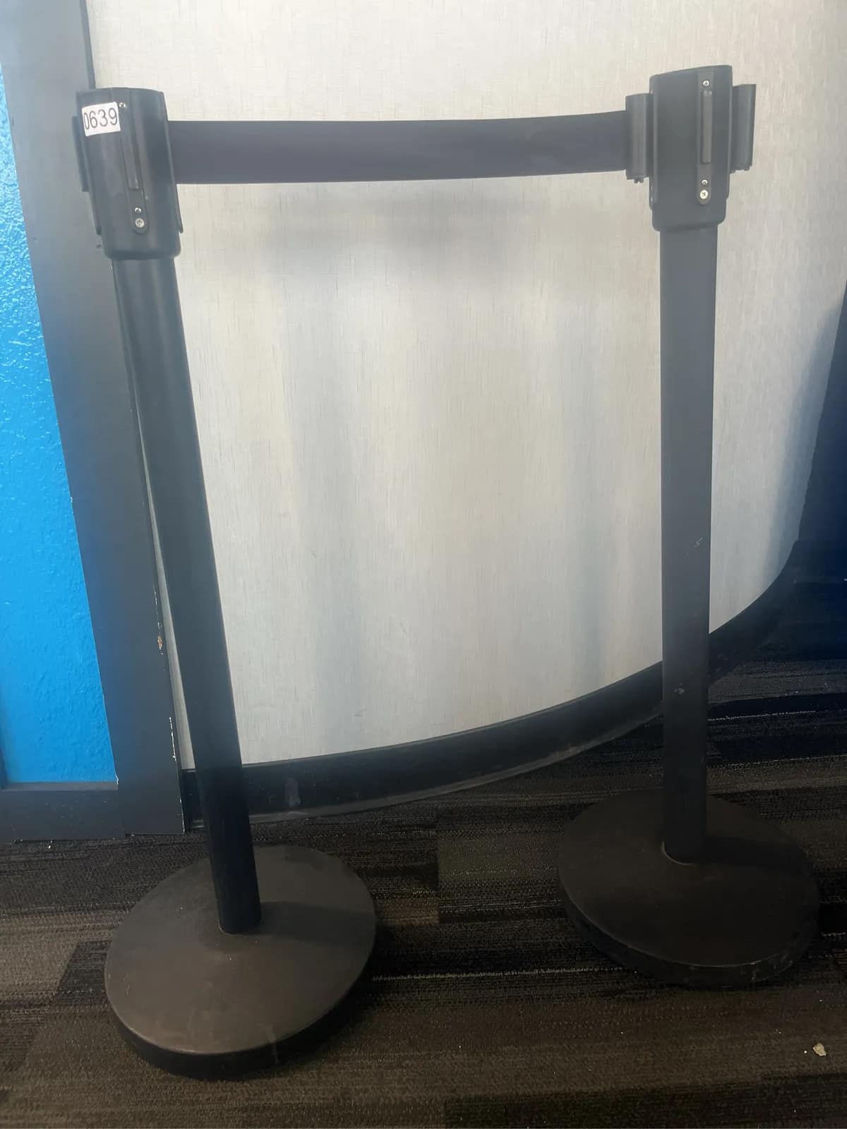 2-black-retractable-belt-stanchions-mpr88bat