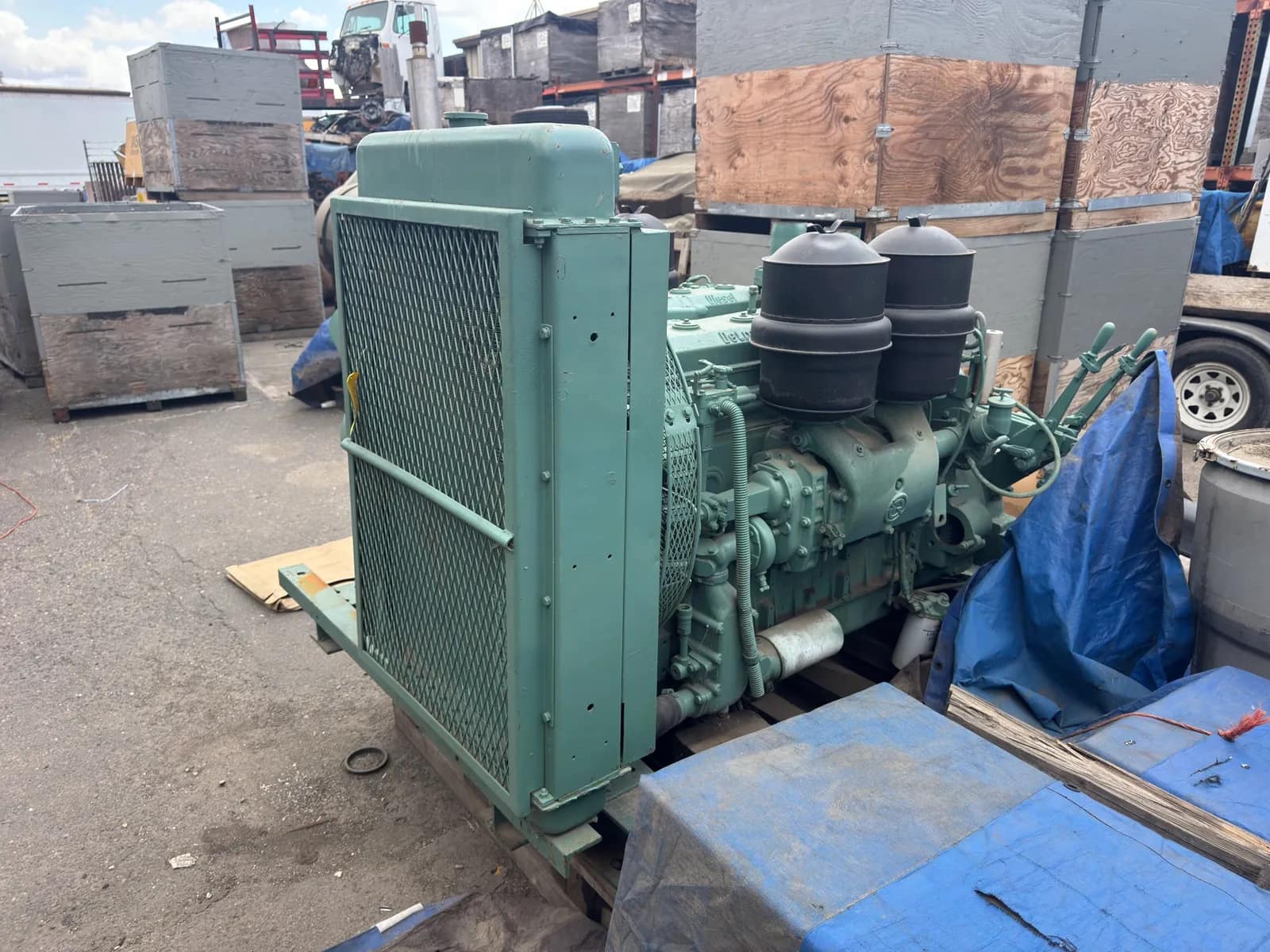 Twin-Engine Detroit Diesel Inline 6 Motors With Combining Gearbox, photo 4 of 36