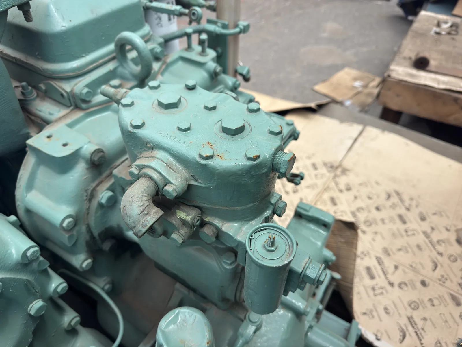 Twin-Engine Detroit Diesel Inline 6 Motors With Combining Gearbox, photo 20 of 36