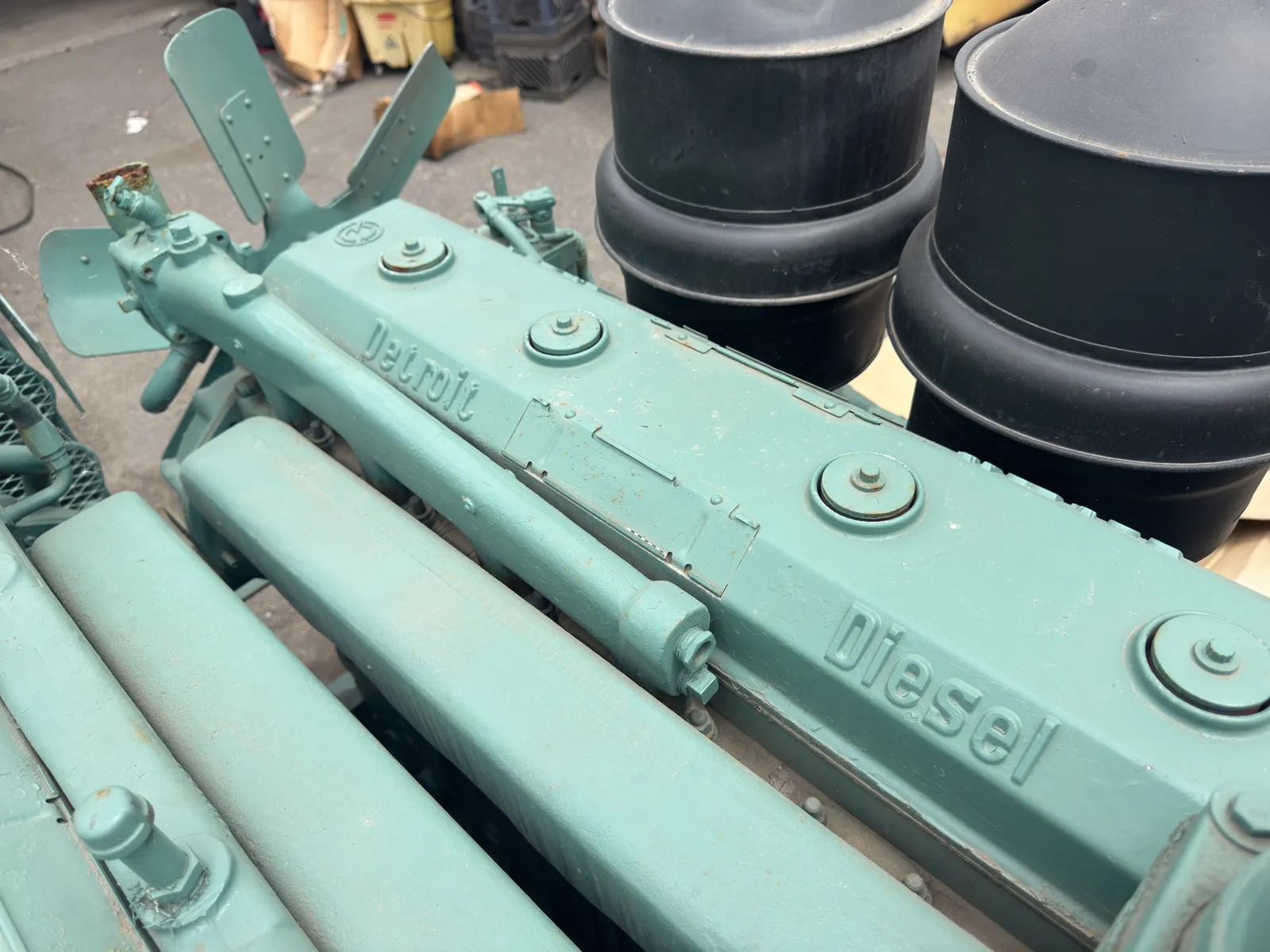 Twin-Engine Detroit Diesel Inline 6 Motors With Combining Gearbox, photo 23 of 36